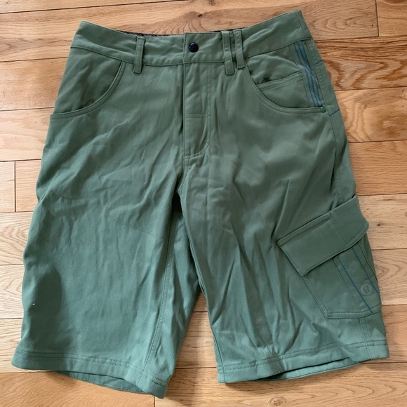 Lululemon cargo shorts size 30 men’s - Picture 1 of 3